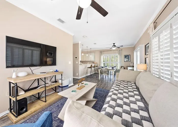 Holiday home Salty Seashell By Youngs Suncoast *