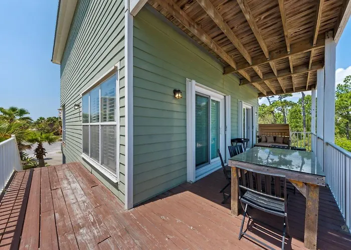 Holiday home Salty Seashell By Youngs Suncoast *